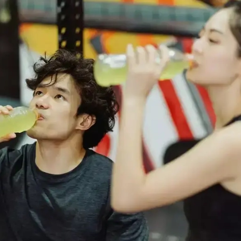 7 எலக்ட்ரோலைட் பானங்கள் உங்களை நீரேற்றமாகவும், உற்சாகமாகவும், விரைவாக மீட்கவும் உதவுகின்றன – டைம்ஸ் ஆஃப் இந்தியா 7 எலக்ட்ரோலைட் பானங்கள் உங்களை நீரேற்றமாகவும், உற்சாகமாகவும், விரைவாக மீட்கவும் உதவுகின்றன – டைம்ஸ் ஆஃப் இந்தியா