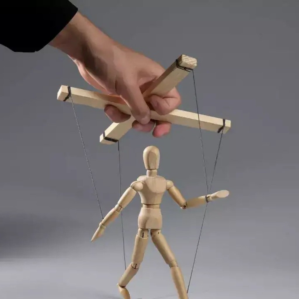 5 மற்றவர்களைக் கையாள புத்திசாலித்தனமான தலைகீழ் உளவியல் தந்திரங்கள் 5 மற்றவர்களைக் கையாள புத்திசாலித்தனமான தலைகீழ் உளவியல் தந்திரங்கள்