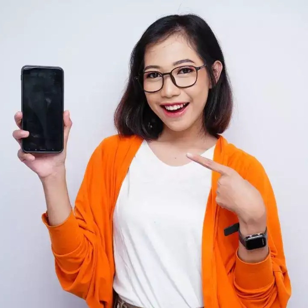 ஆளுமை சோதனை: உங்கள் தொலைபேசியை நீங்கள் எவ்வாறு வைத்திருப்பது உங்களைப் பற்றி வெளிப்படுத்துகிறது ஆளுமை சோதனை: உங்கள் தொலைபேசியை நீங்கள் எவ்வாறு வைத்திருப்பது உங்களைப் பற்றி வெளிப்படுத்துகிறது