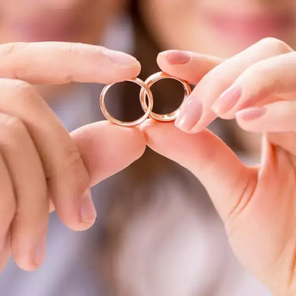 மகிழ்ச்சியான திருமணங்களில் அன்பை உயிரோடு வைத்திருக்கும் அன்றாட பழக்கங்கள் மகிழ்ச்சியான திருமணங்களில் அன்பை உயிரோடு வைத்திருக்கும் அன்றாட பழக்கங்கள்