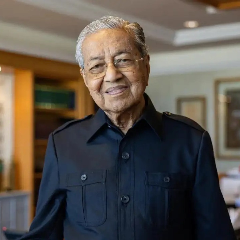 முன்னாள் மலேசிய பிரதமர் டாக்டர் மகாதீர் முஹம்மது 6 பழக்கங்களைப் பகிர்ந்து கொள்கிறார், அவர் தனது நீண்ட ஆயுள் ரகசியம் என்று அழைக்கிறார் முன்னாள் மலேசிய பிரதமர் டாக்டர் மகாதீர் முஹம்மது 6 பழக்கங்களைப் பகிர்ந்து கொள்கிறார், அவர் தனது நீண்ட ஆயுள் ரகசியம் என்று அழைக்கிறார்