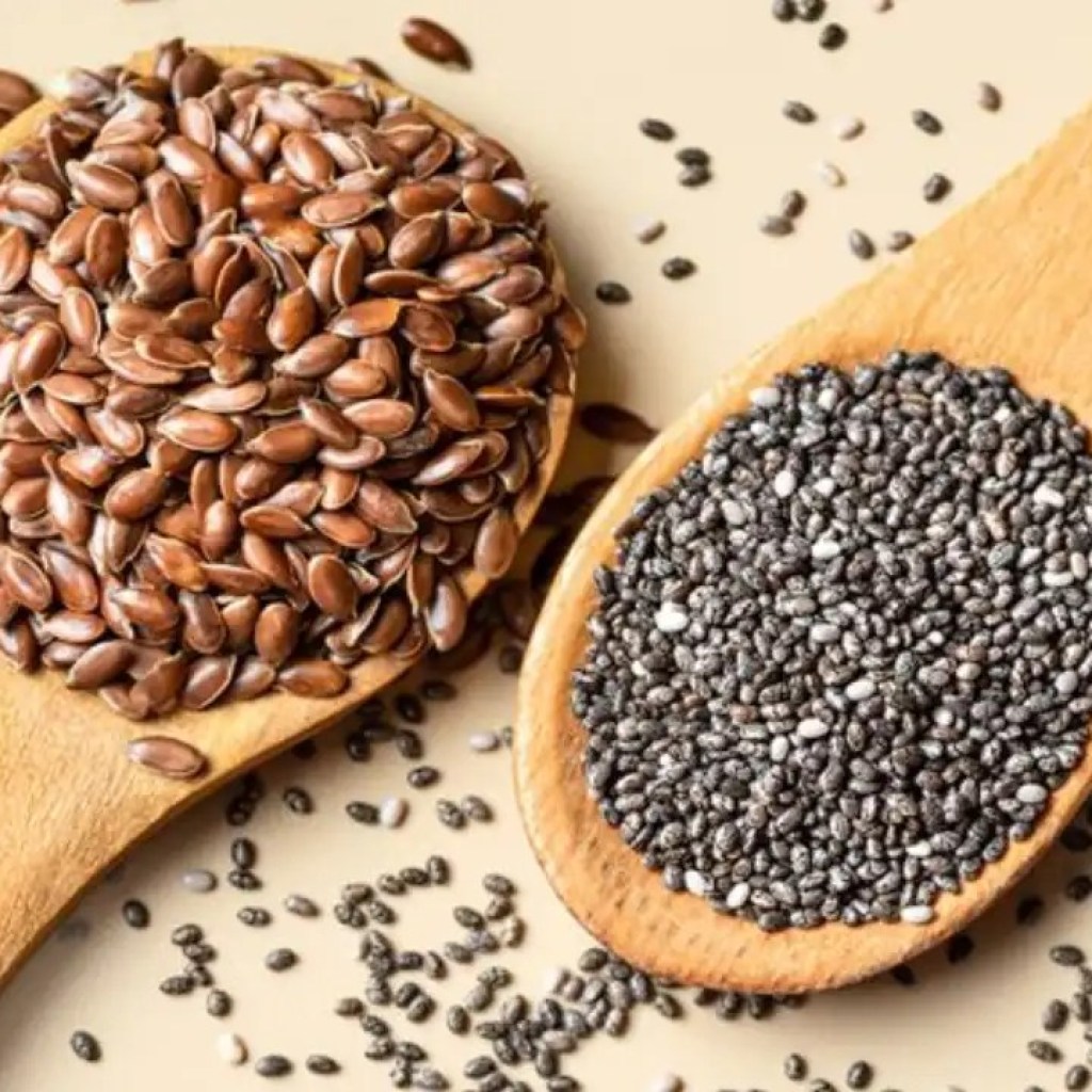 சியா விதைகள் Vs ஆளி விதைகள்: முடி வளர்ச்சி மற்றும் ஒளிரும் சருமத்திற்கு எது சிறந்தது? சியா விதைகள் Vs ஆளி விதைகள்: முடி வளர்ச்சி மற்றும் ஒளிரும் சருமத்திற்கு எது சிறந்தது?