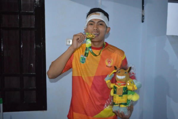 Kisah Atlet Jujitsu Kota Batu Raih Medali Emas di Porprov Jatim, Lutut Bengkak Sempat Tak Bisa Digerakkan hingga Kepala Bocor Kisah Atlet Jujitsu Kota Batu Raih Medali Emas di Porprov Jatim, Lutut Bengkak Sempat Tak Bisa Digerakkan hingga Kepala Bocor
