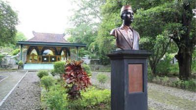 Astana Oetara di Solo, Arsitektur Paduan Jawa-Eropa Karya Bung Karno Astana Oetara di Solo, Arsitektur Paduan Jawa-Eropa Karya Bung Karno