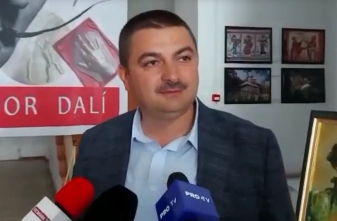 Închisoare pentru primarul care a bătut o femeie. Victima va plăti daune agresorului Închisoare pentru primarul care a bătut o femeie. Victima va plăti daune agresorului