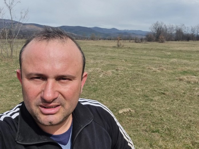 Fost polițist, Cosmin are acum o fermă de capre. Banii i-a adunat muncind pe șantierele din Paris Fost polițist, Cosmin are acum o fermă de capre. Banii i-a adunat muncind pe șantierele din Paris
