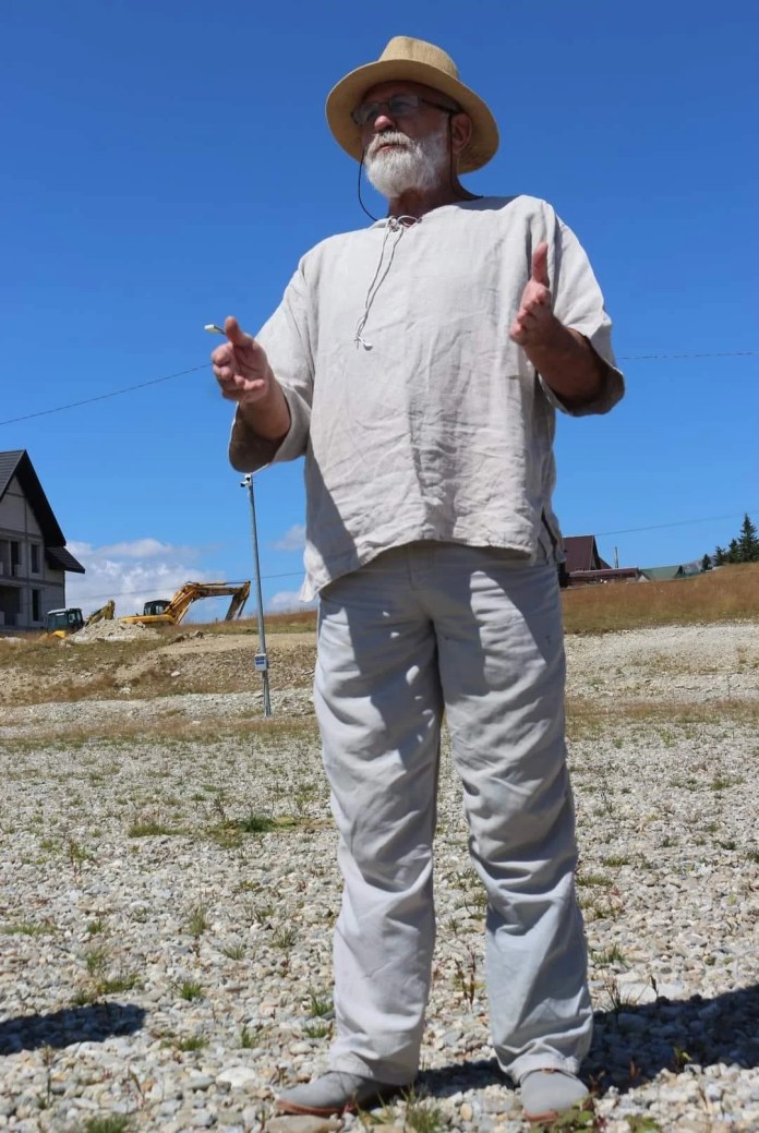 A murit sculptorul Vlad Ciobanu, care a fost curatorul taberei de sculptură Brâncușiana VIDEO A murit sculptorul Vlad Ciobanu, care a fost curatorul taberei de sculptură Brâncușiana VIDEO
