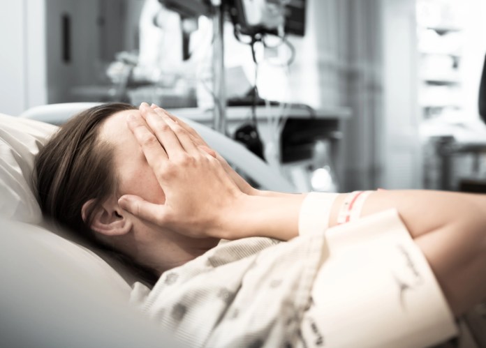 Povestea dramatică a unei femei trimise acasă de la spital, de Sărbători, „ca să moară în patul ei“ Povestea dramatică a unei femei trimise acasă de la spital, de Sărbători, „ca să moară în patul ei“