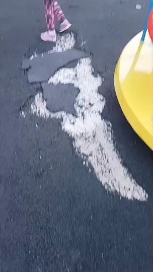 Loc de joacă inaugurat în Târgu Jiu de Ziua Copilului, deteriorat după 24 de ore VIDEO Loc de joacă inaugurat în Târgu Jiu de Ziua Copilului, deteriorat după 24 de ore VIDEO