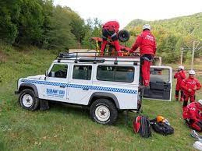 Ambulanțe vechi la Salvamont Gorj. Nu se mai găsesc nici piese de schimb Ambulanțe vechi la Salvamont Gorj. Nu se mai găsesc nici piese de schimb