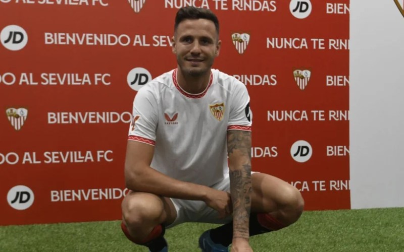 El FC Sevilla refuerza su centro del campo con nuevos fichajes El FC Sevilla refuerza su centro del campo con nuevos fichajes