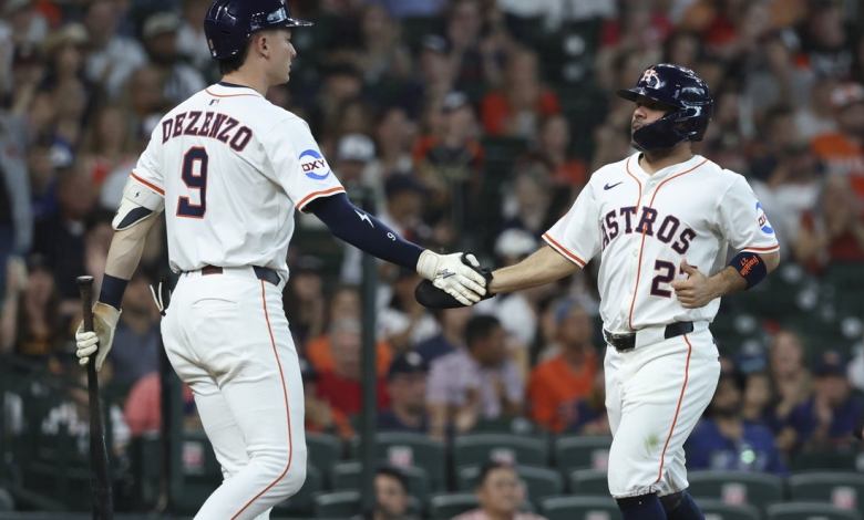 Jose Altuve of Astros left the game with hamstring tightness Jose Altuve of Astros left the game with hamstring tightness