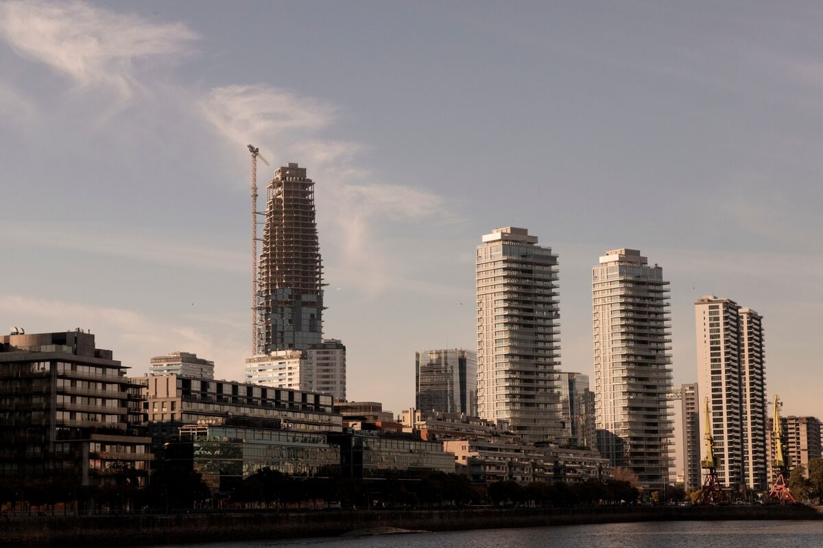 Rich Argentines Face Higher Energy Bills After Milei Subsidy Cut Rich Argentines Face Higher Energy Bills After Milei Subsidy Cut