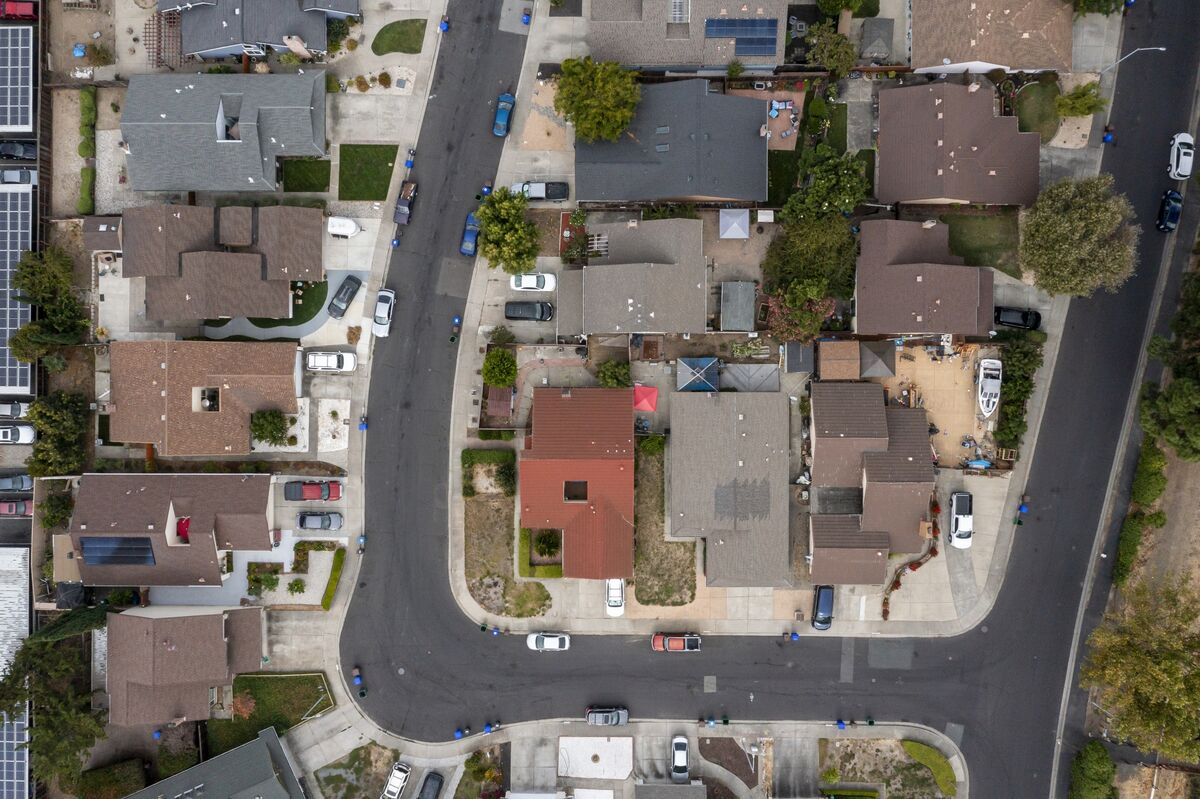 US Mortgage Rates Tick Down, Sending 30-Year Average to 6.84% US Mortgage Rates Tick Down, Sending 30-Year Average to 6.84%