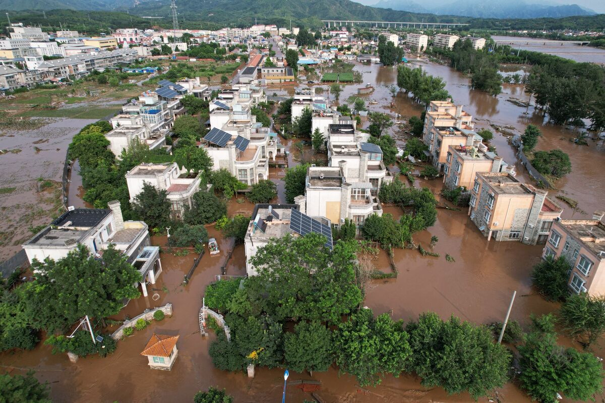 Rain Kills 30 in Beijing as Xi Urges Efforts to Protect Lives Rain Kills 30 in Beijing as Xi Urges Efforts to Protect Lives