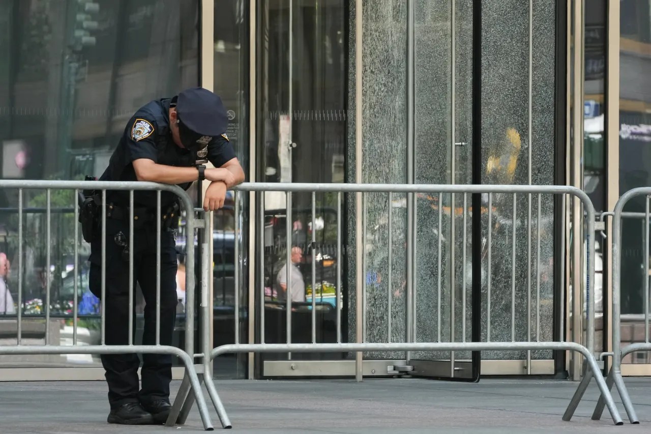 Are companies penny-pinching when it comes to office security? Nearly 40% have no safety plan. Are companies penny-pinching when it comes to office security? Nearly 40% have no safety plan.
