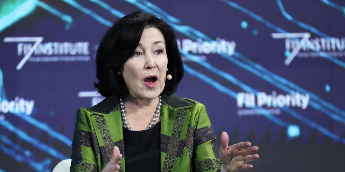 Oracle Names Co-CEOs as Safra Catz Moves to Executive Vice Chair Oracle Names Co-CEOs as Safra Catz Moves to Executive Vice Chair