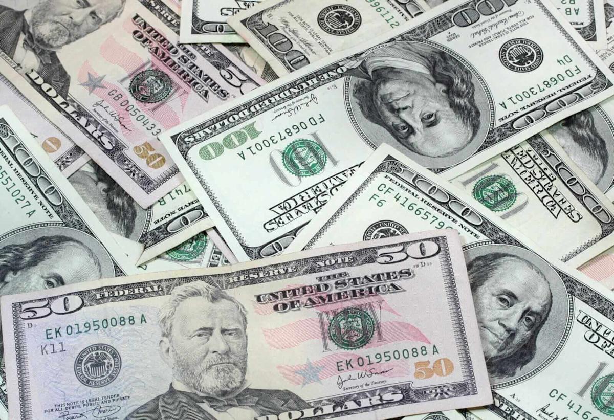 Dollar Edges Higher with T-Note Yields Dollar Edges Higher with T-Note Yields