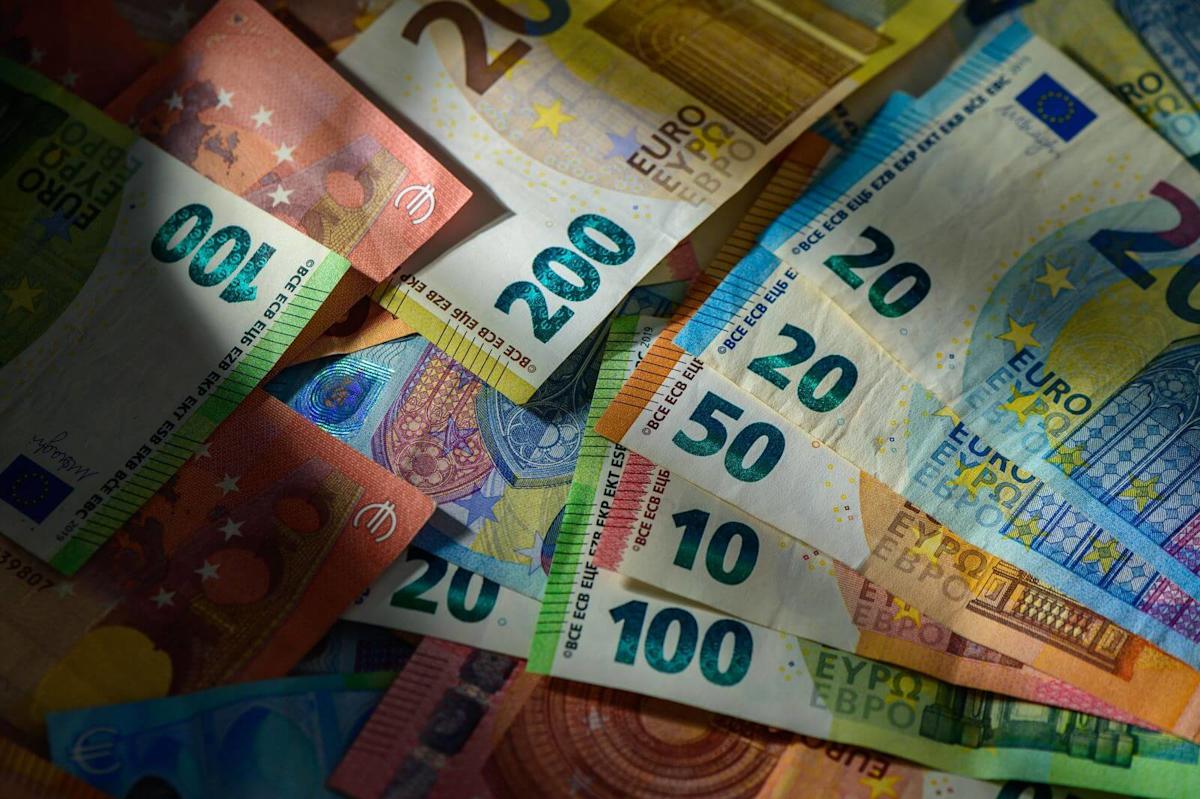 Why You Should Sell the U.S. Dollar and Buy the Euro Instead Why You Should Sell the U.S. Dollar and Buy the Euro Instead