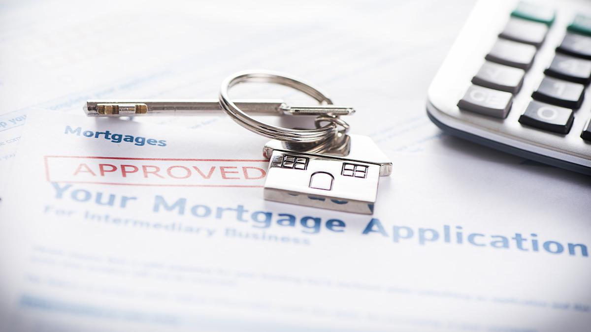 Mortgage Rates Are Falling — Is Now the Time To Buy? Mortgage Rates Are Falling — Is Now the Time To Buy?