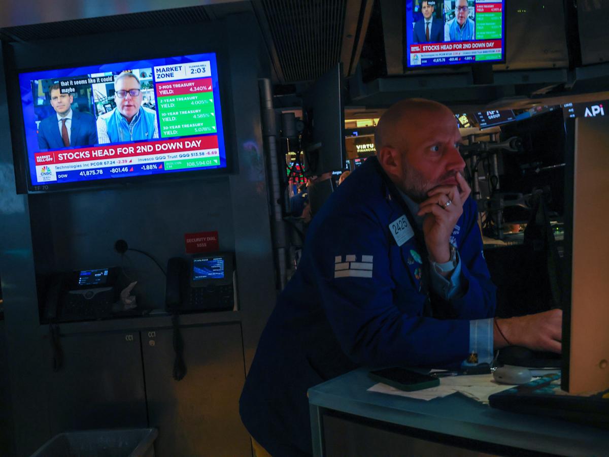 A top Wall Street economist says the bond market is signaling a dire scenario for the economy is in sight A top Wall Street economist says the bond market is signaling a dire scenario for the economy is in sight