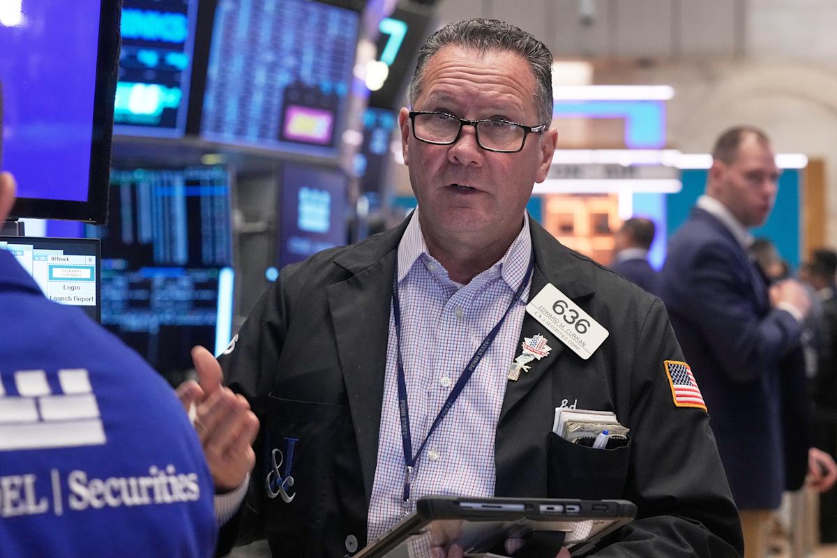 US stocks rise for a fifth straight day to close out a volatile month US stocks rise for a fifth straight day to close out a volatile month