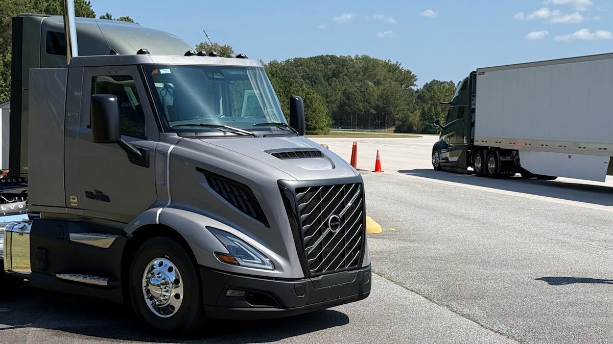 Volvo Trucks begins serial production of redesigned VNR at Virginia plant Volvo Trucks begins serial production of redesigned VNR at Virginia plant