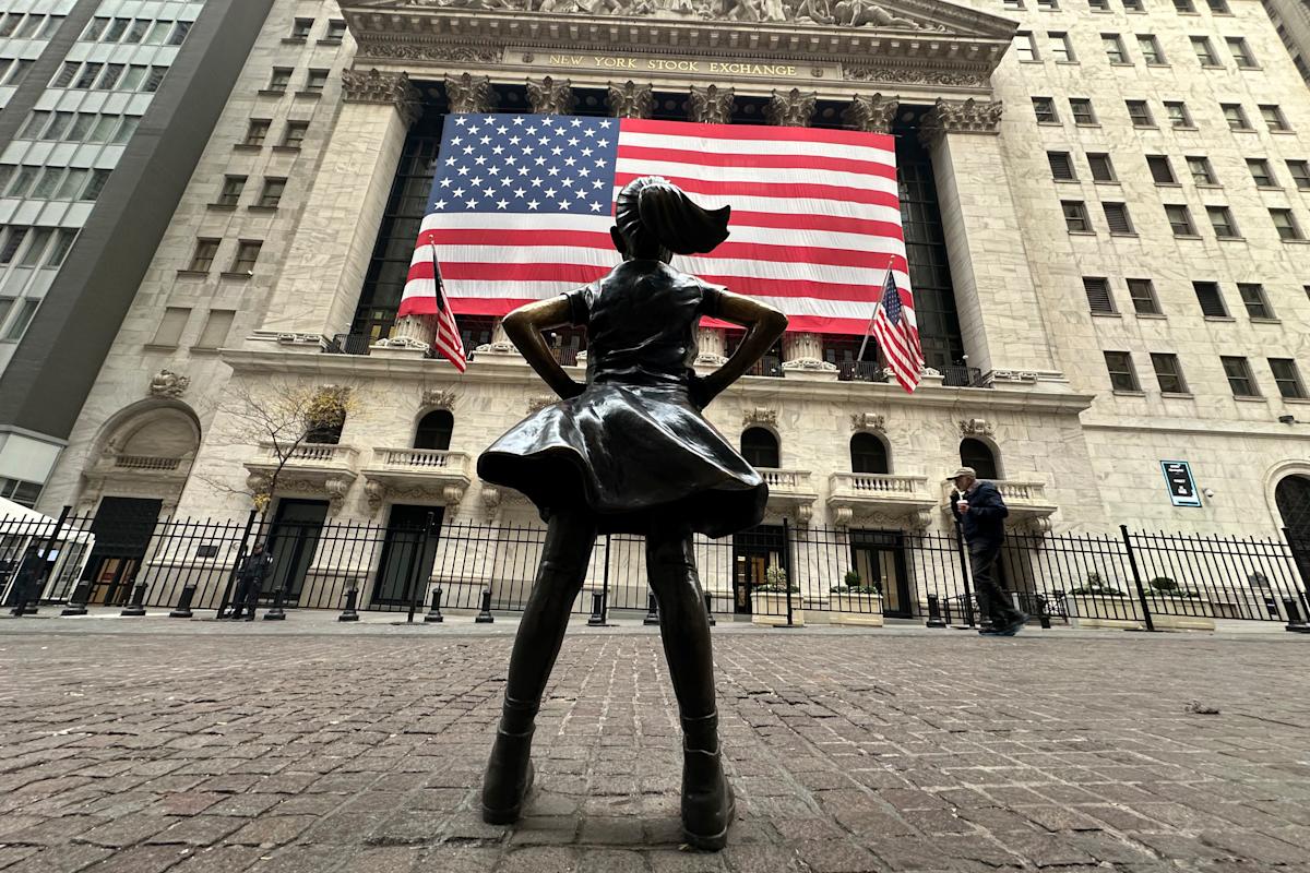 Wall Street rises to a record with hopes for cuts to interest rates Wall Street rises to a record with hopes for cuts to interest rates