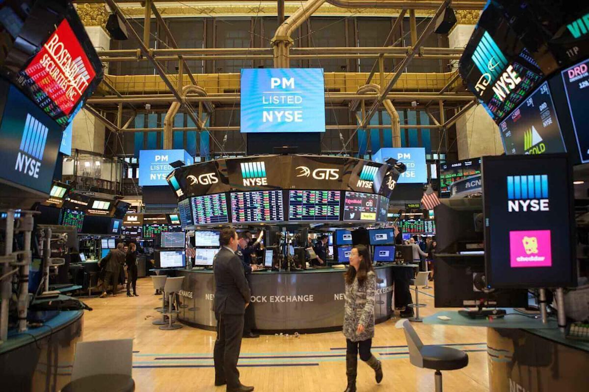 Dow and S&P Rise as Nasdaq Faces Selling Pressure Dow and S&P Rise as Nasdaq Faces Selling Pressure