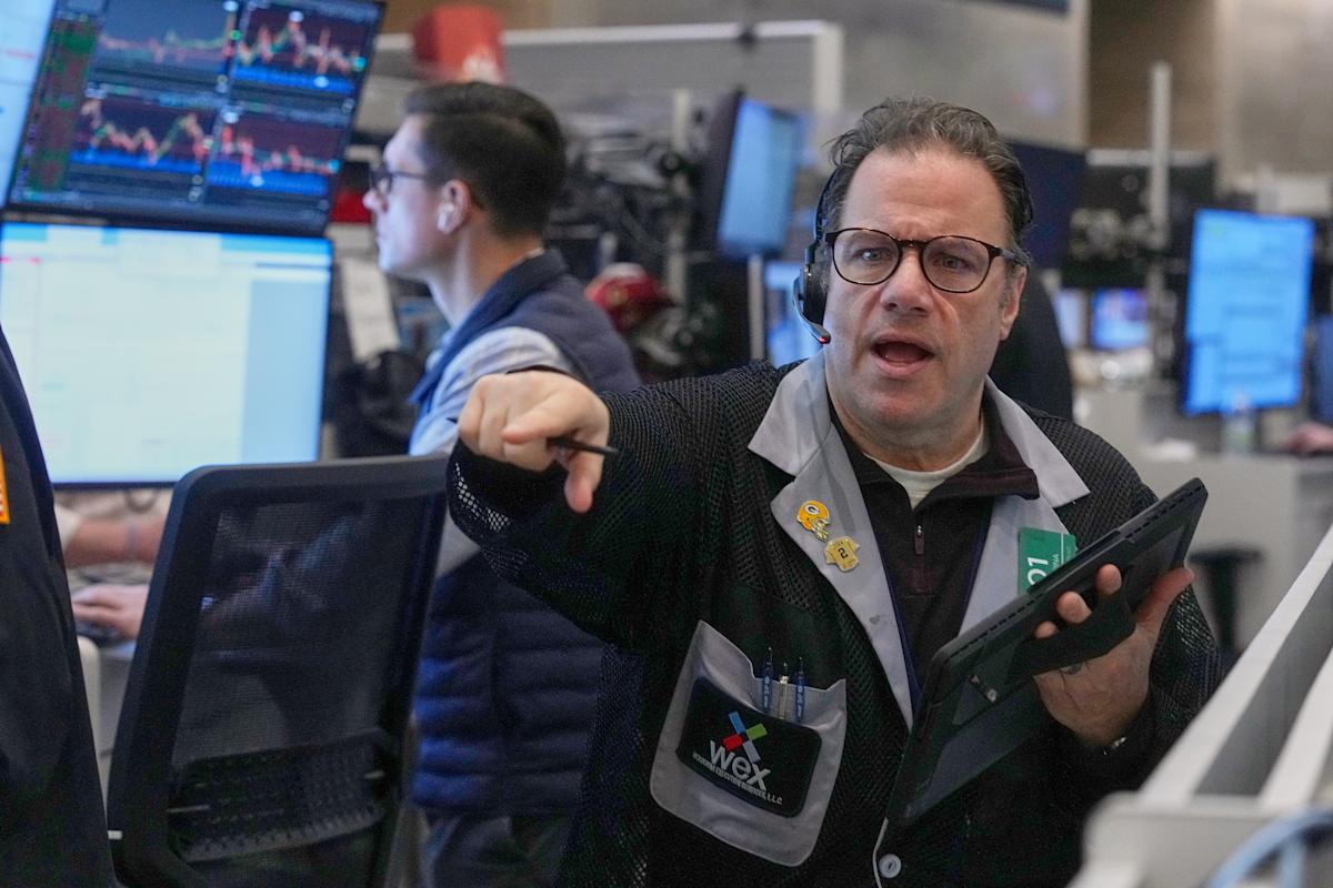 US stocks edge higher after swinging through worries about AI and the economy US stocks edge higher after swinging through worries about AI and the economy