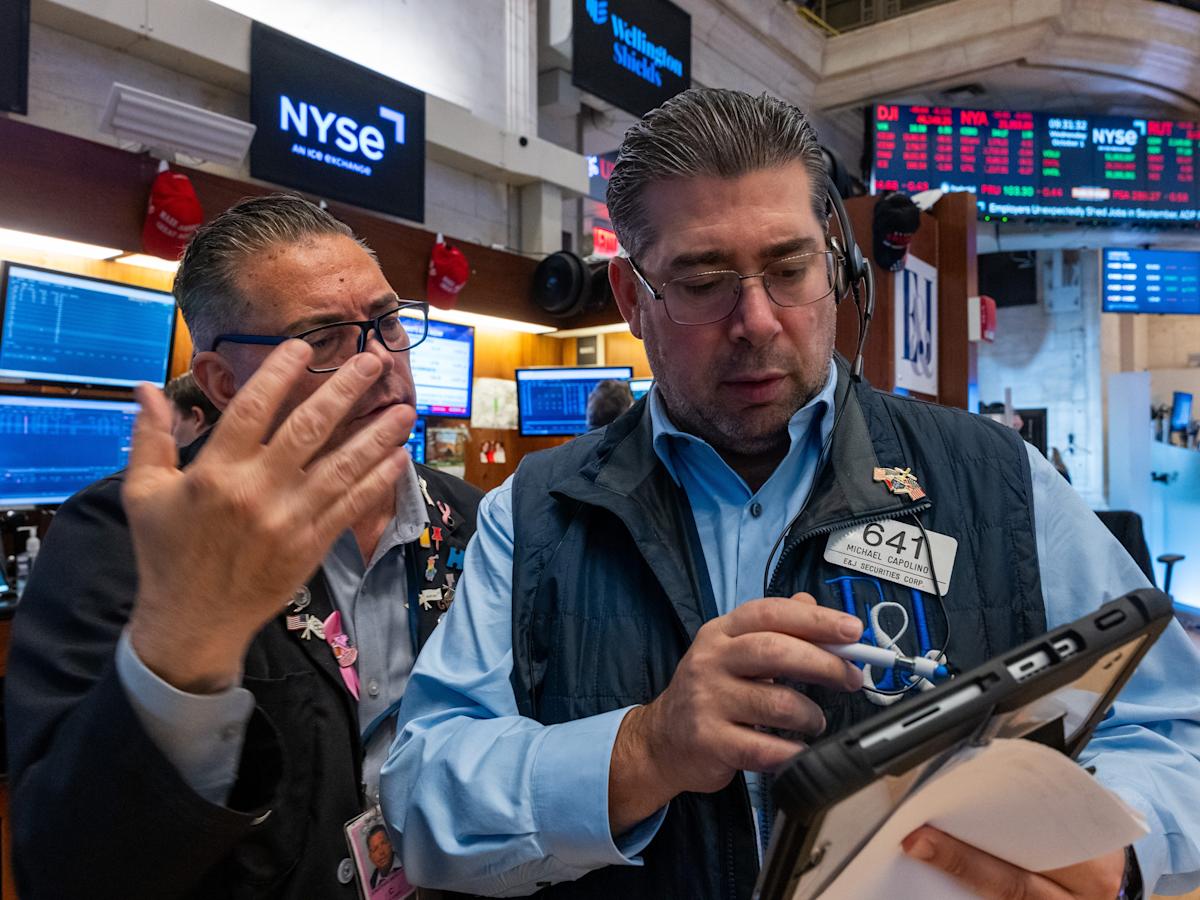 Market pros are recommending this investing strategy as fears of an AI bubble grow Market pros are recommending this investing strategy as fears of an AI bubble grow