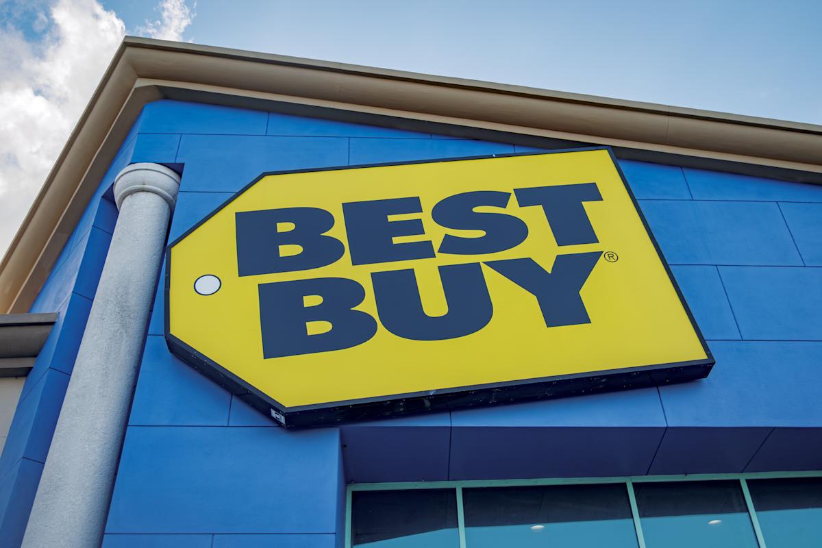 Best Buy earnings beat Wall Streets forecasts, company raises outlook Best Buy earnings beat Wall Streets forecasts, company raises outlook
