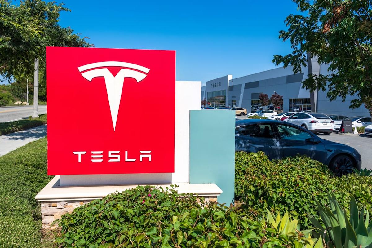 This Longtime Tesla Bull Just Issued a New Warning for TSLA Stock Holders This Longtime Tesla Bull Just Issued a New Warning for TSLA Stock Holders