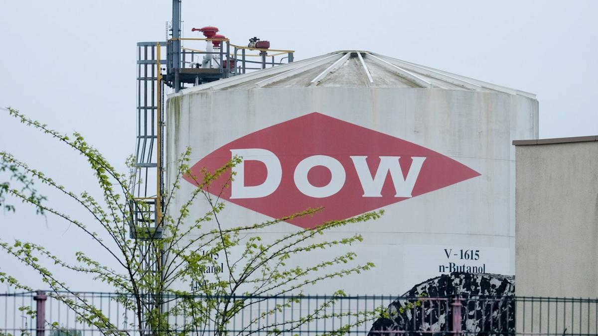 Chemical maker Dow is cutting 4,500 jobs, will rely on AI Chemical maker Dow is cutting 4,500 jobs, will rely on AI