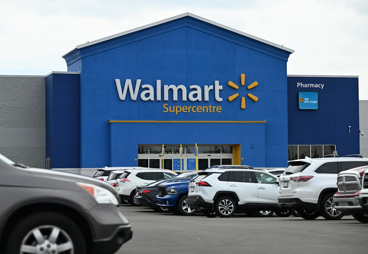 Walmart stock under pressure after earnings miss, Target slides Walmart stock under pressure after earnings miss, Target slides