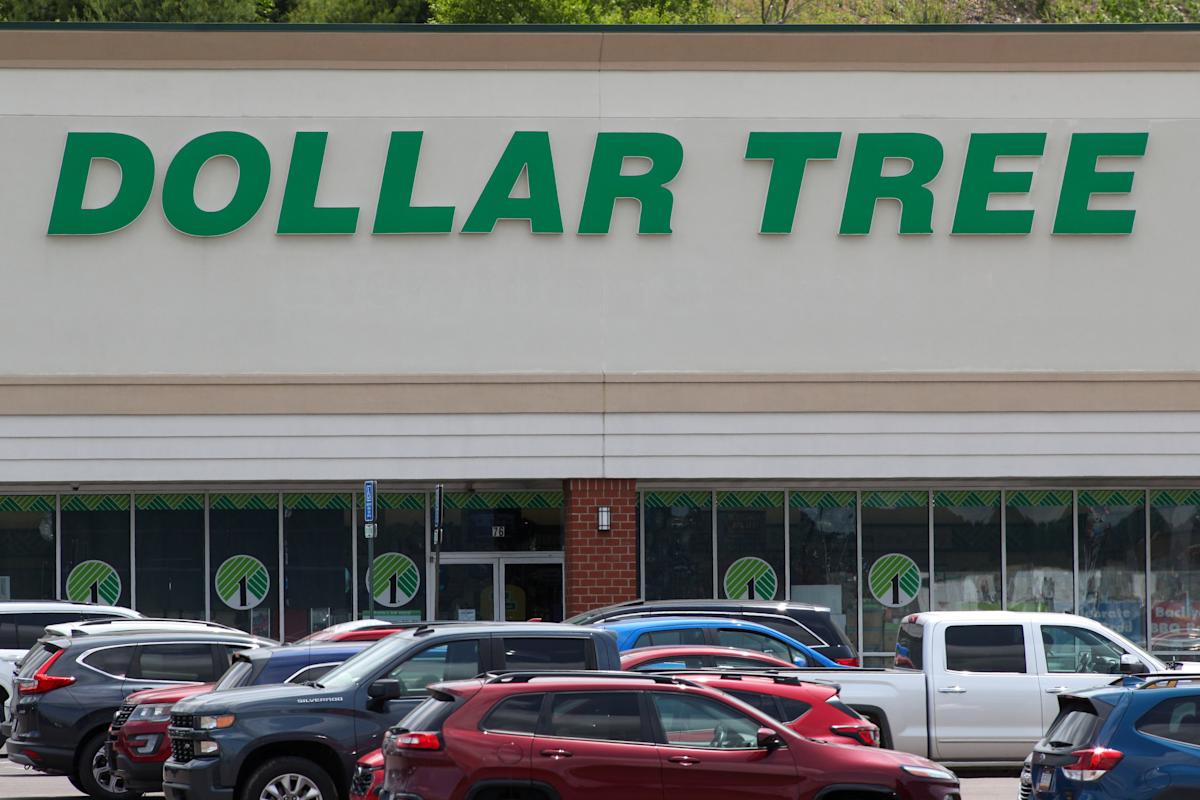 Dollar stores continue to see higher-income shoppers, even as consumer sentiment improves Dollar stores continue to see higher-income shoppers, even as consumer sentiment improves