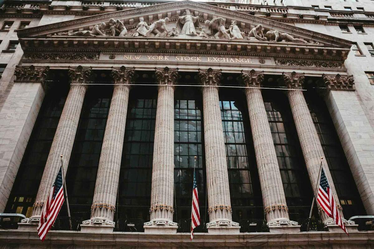 Stocks Settle Lower as Bond Yields Rise Stocks Settle Lower as Bond Yields Rise