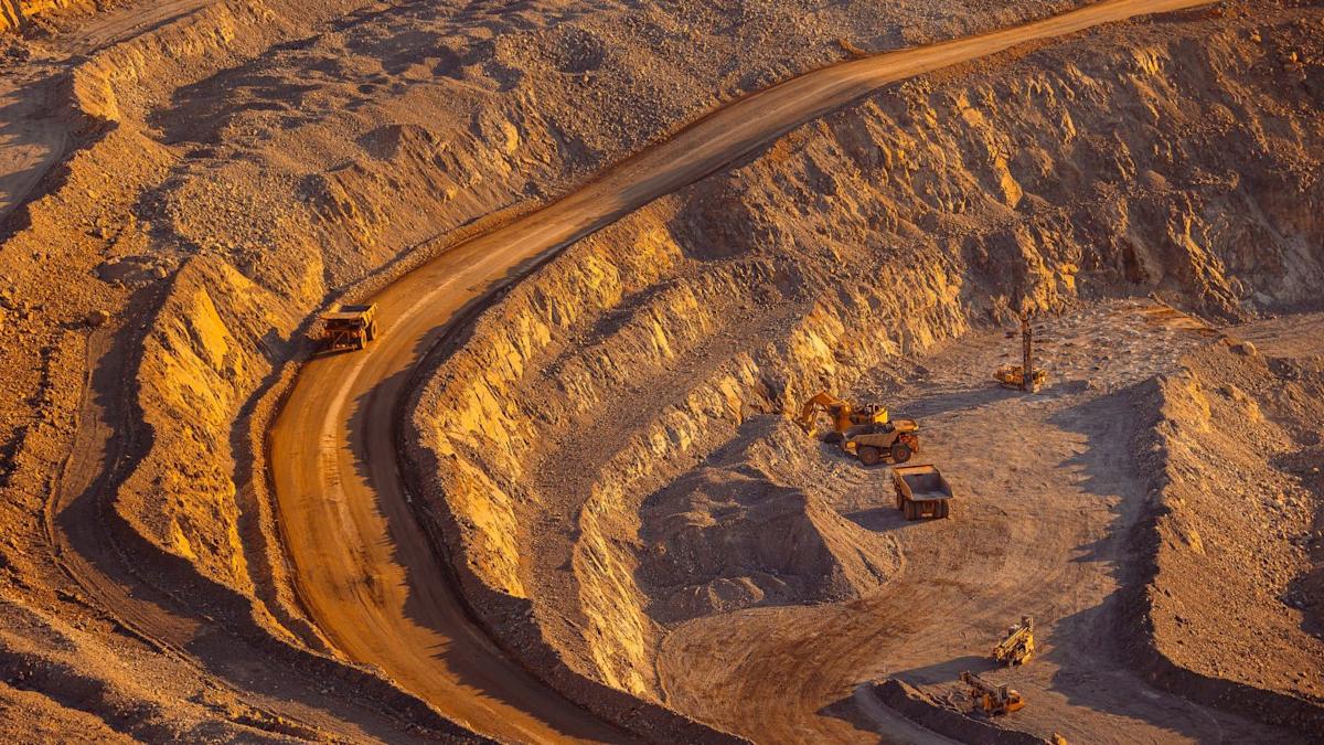 United Tractors to expand gold mining portfolio with ASA acquisition United Tractors to expand gold mining portfolio with ASA acquisition