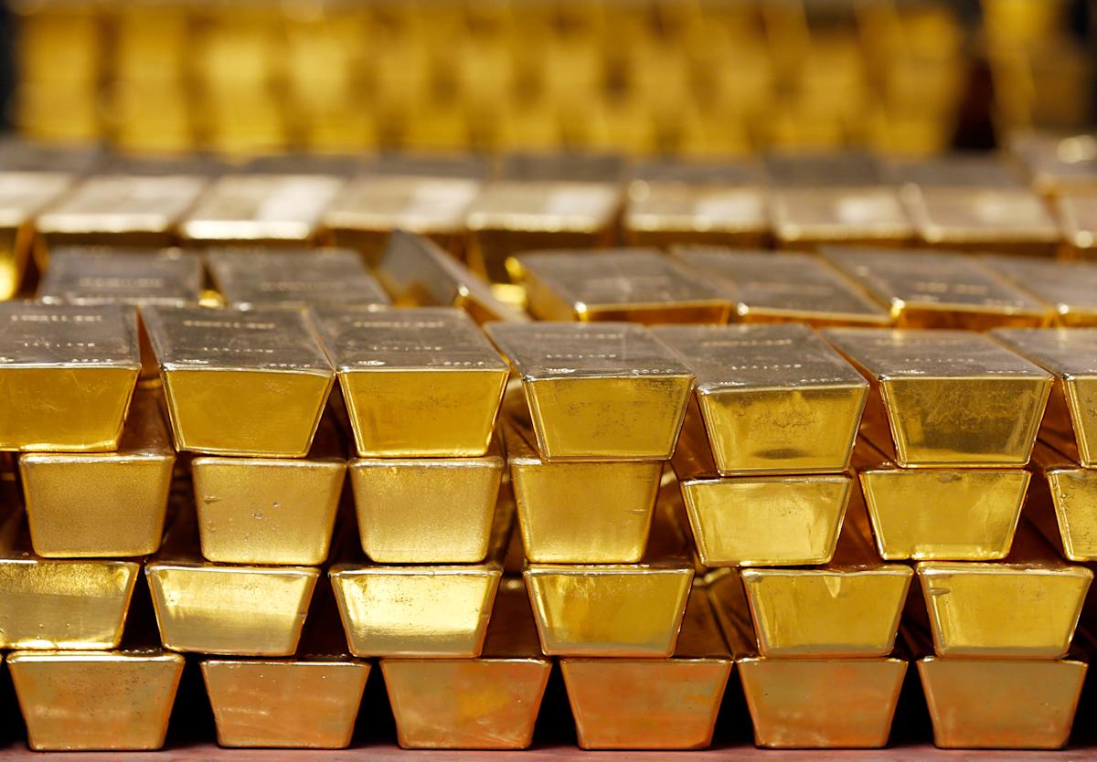Gold prices have tumbled from recent records. What’s behind the losses? Gold prices have tumbled from recent records. What’s behind the losses?
