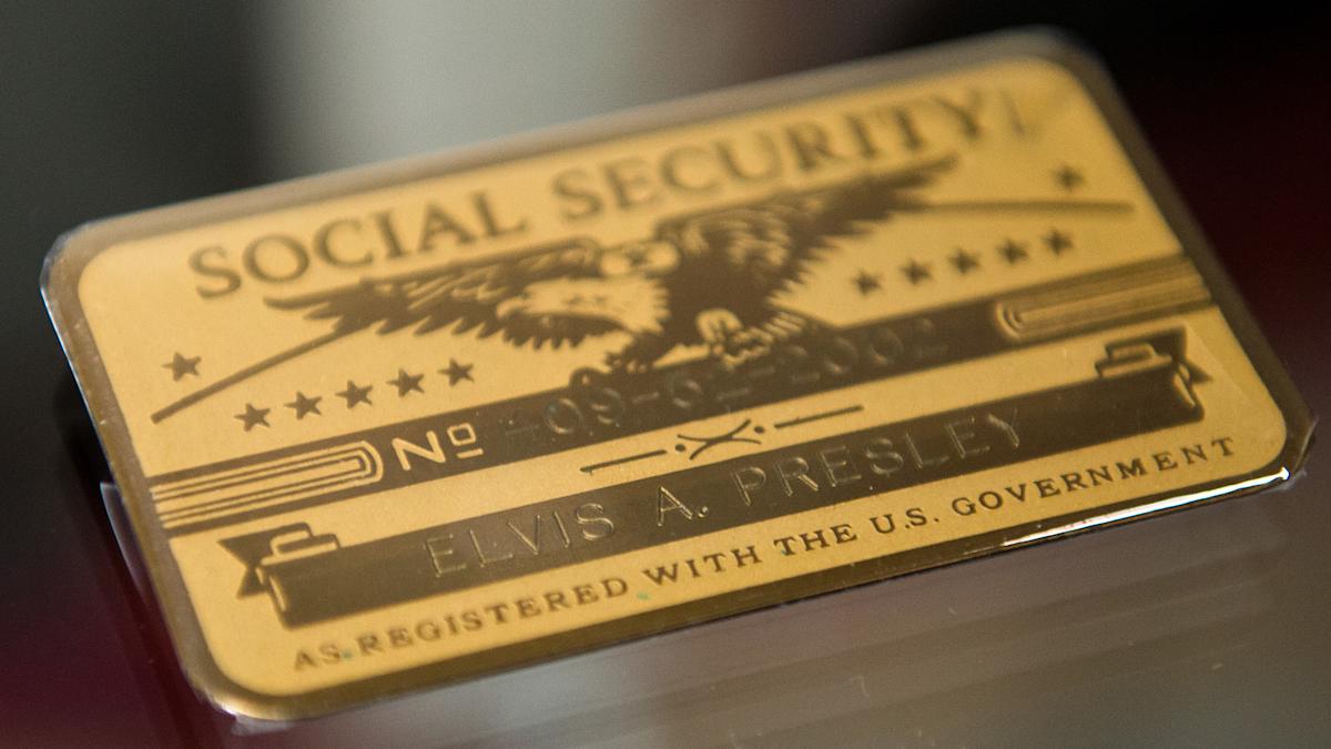 Trump floats gold Social Security cards on trip to Memphis after digging 9B hole for program. Guard your retirement Trump floats gold Social Security cards on trip to Memphis after digging 9B hole for program. Guard your retirement