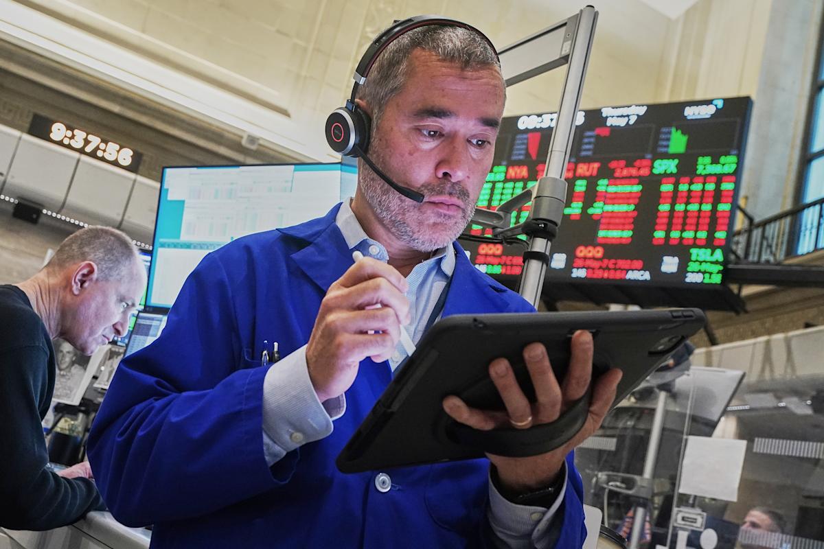 US stocks rise to records after a solid jobs report overshadows higher oil prices US stocks rise to records after a solid jobs report overshadows higher oil prices