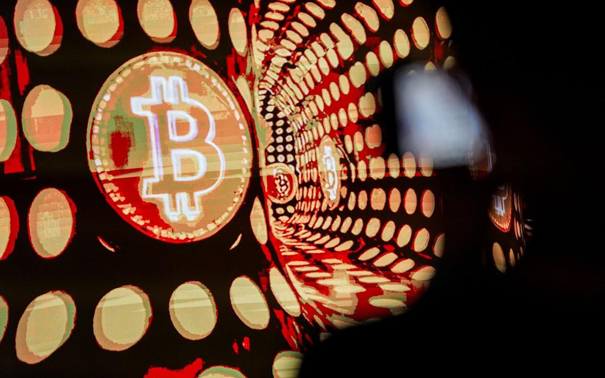 Bitcoin plunges by 0bn in market rout Bitcoin plunges by 0bn in market rout