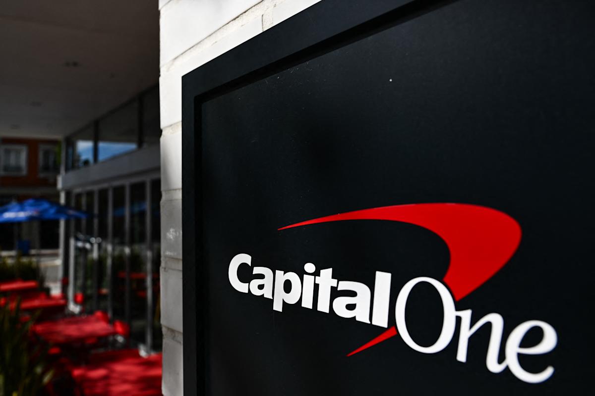 Credit card stocks sink after Trump proposes 10% cap on fees: ‘Yikes’ Credit card stocks sink after Trump proposes 10% cap on fees: ‘Yikes’