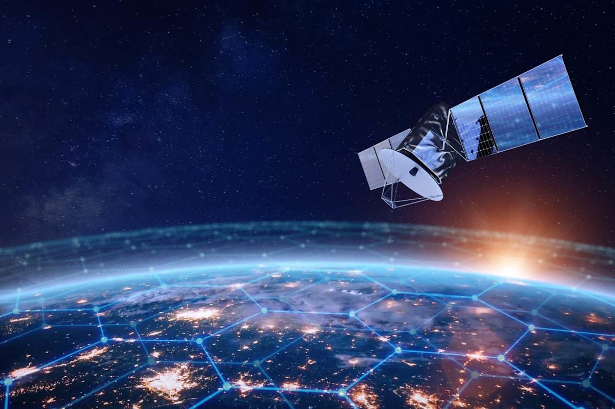 .5 Billion Globalstar Deal Ignites Space Internet Battle .5 Billion Globalstar Deal Ignites Space Internet Battle