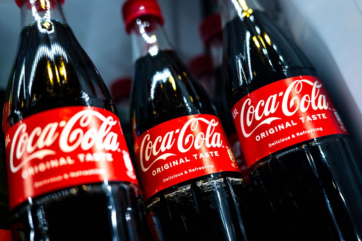 Coca-Cola stock pops as earnings top estimates amid ‘challenging’ environment Coca-Cola stock pops as earnings top estimates amid ‘challenging’ environment