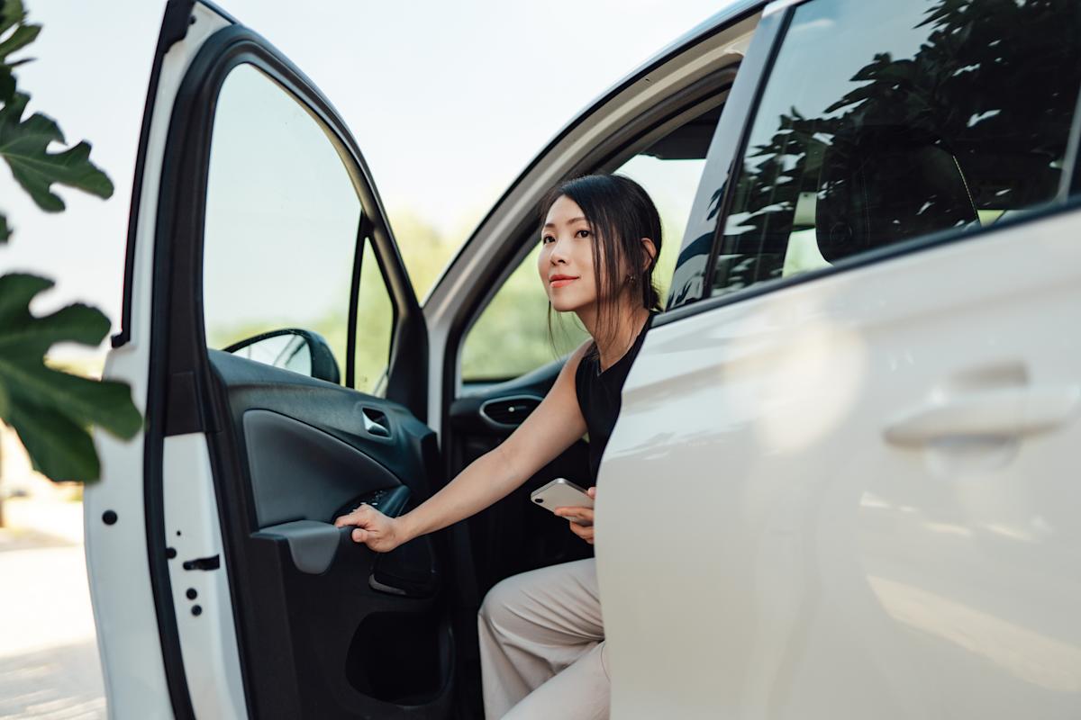 Does car insurance cover the car or the driver? Does car insurance cover the car or the driver?