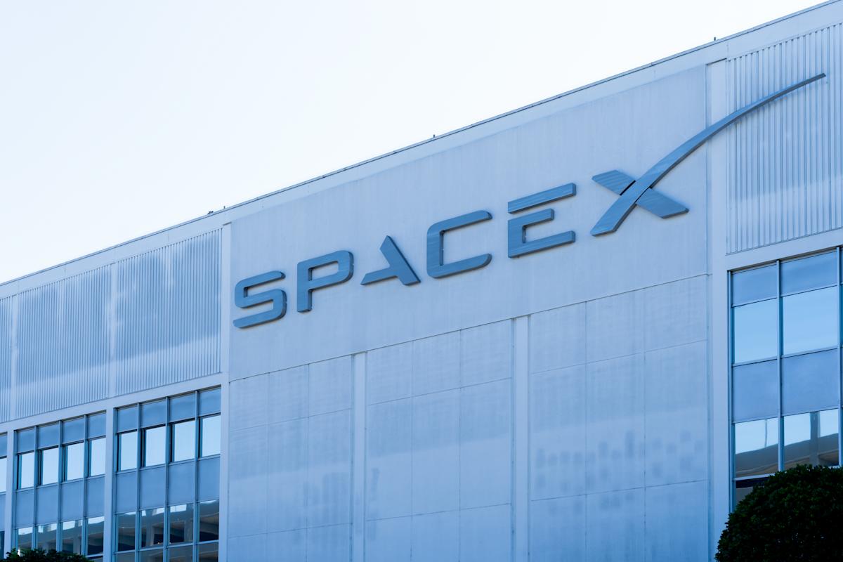 SpaceX to Offer Insider Shares at Record-Setting 0 Billion Valuation SpaceX to Offer Insider Shares at Record-Setting 0 Billion Valuation