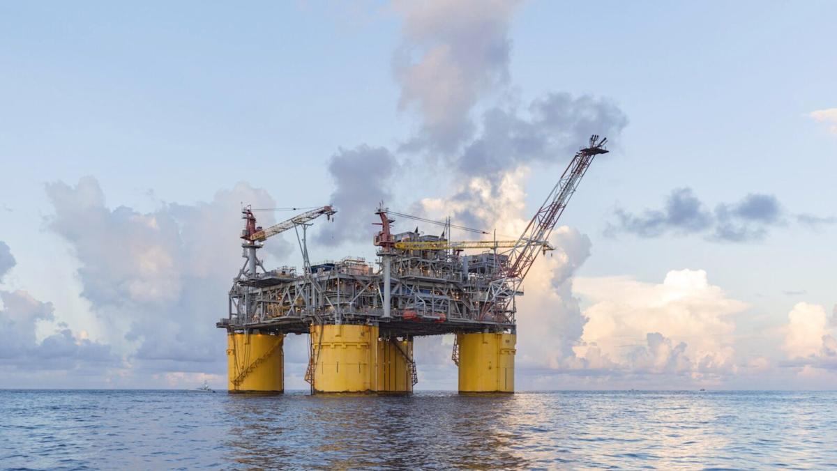 Oil Spikes as US Sanctions Russian Producers to Undermine Putin’s War Machine Oil Spikes as US Sanctions Russian Producers to Undermine Putin’s War Machine