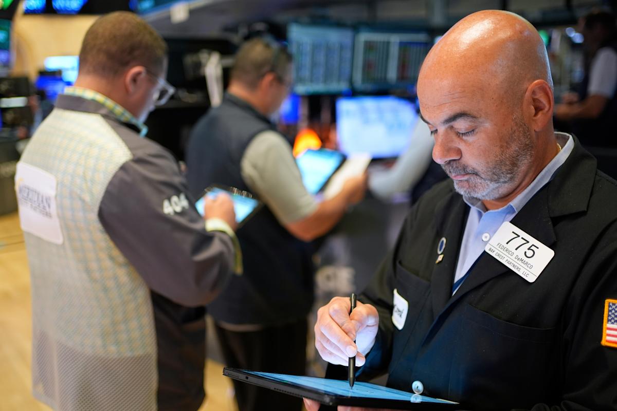 Wall Street holds near its record amid doubts about Trump’s tariffs Wall Street holds near its record amid doubts about Trump’s tariffs