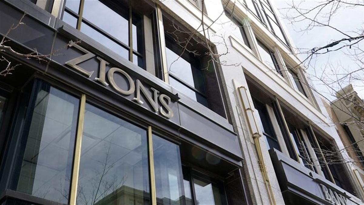 Credit Markets Wobble as Loan Losses Revive Bank Crisis Fears Credit Markets Wobble as Loan Losses Revive Bank Crisis Fears